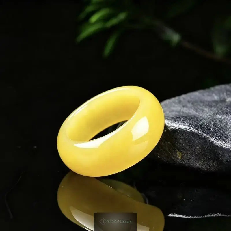 Echter Jadeitring in A-Qualität mit voller Gelbfärbung und intensiver Pigmentierung, exquisiter Jadenschmuckanhänger